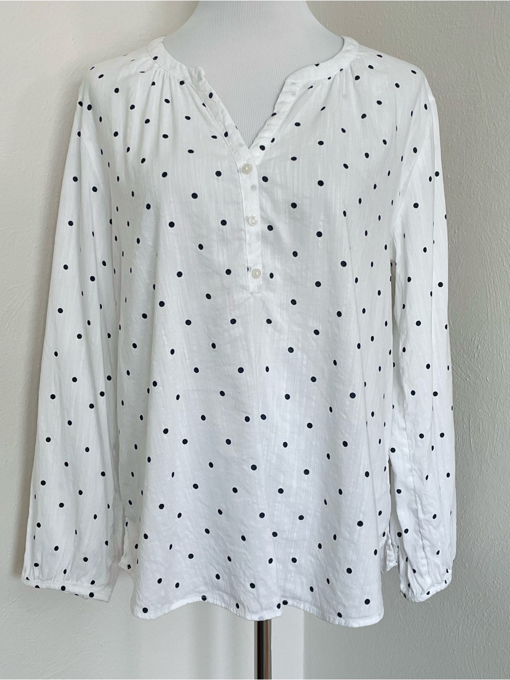 Old Navy Women’s White Polka Dot Long-Sleeve Blouse Size L